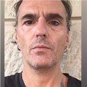 Sono poeta e scrittore: Spade, Gallucci editore, è del 2014. Mi piacerebbe molto aiutare le persone a studiare l’italiano